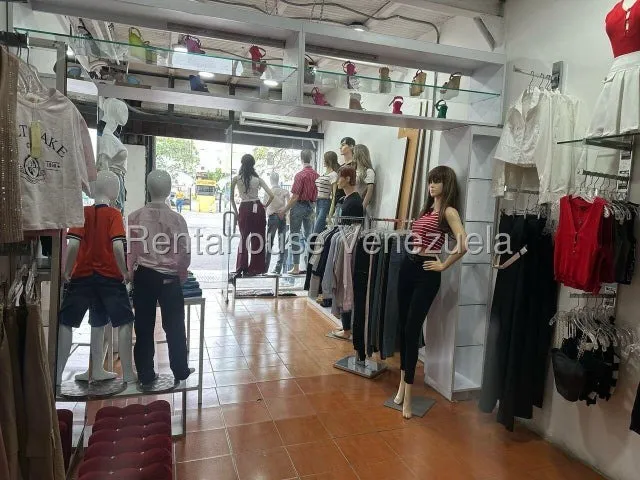 Daniela Linarez Vende Locales Comerciales En Pleno Centro De Barquisimeto Posee 166m2 Ideal Para Desarrollar Su Proyecto Comercial Cerca De Comercios Importantes En Impecables Condiciones             
