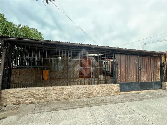 Casa En Venta De 5 Dorm. En Lo Espejo