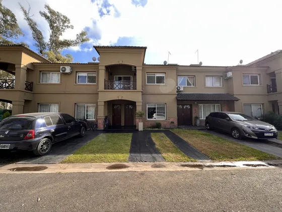 Casa En Venta 4 Ambientes Altos Del Sol