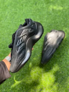 Adidas yeezy tiburon 750 online