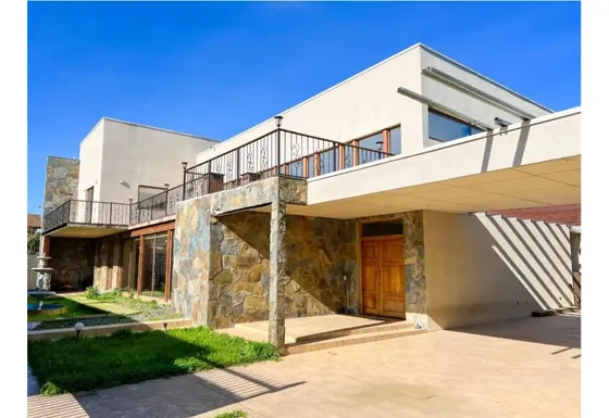 Venta De Hermosa Casa, Huertos Familiares