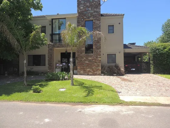 Casa 5 Ambientes Piscina Cochera En Altos Del Sol