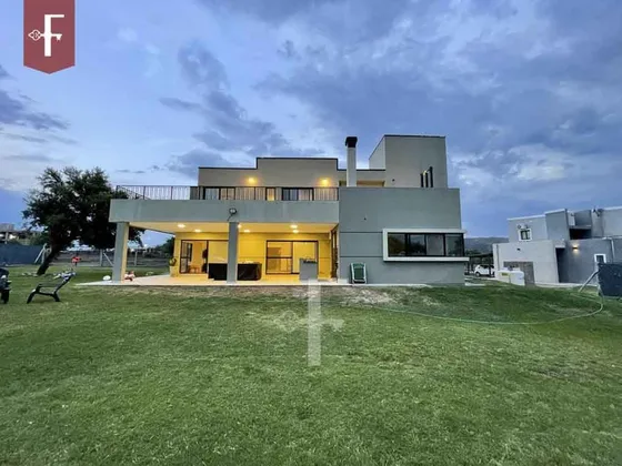 Casa En Venta En Juana Koslay