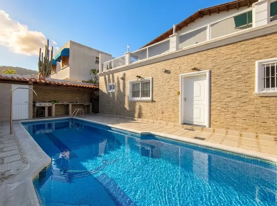Remax2mil Vende Casa Urbanizacion Paraiso 1, Municipio Maneiro, Isla De Margarita, Estado Nueva Esparta