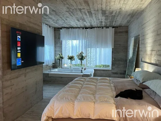 Casa - 6 Ambientes - Amoblado - 5 Cocheras - Pinamar - Venta