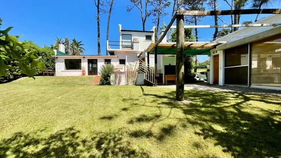 Venta De Casa A Metros Del Mar    Entorno Natural Y Amplio Terreno