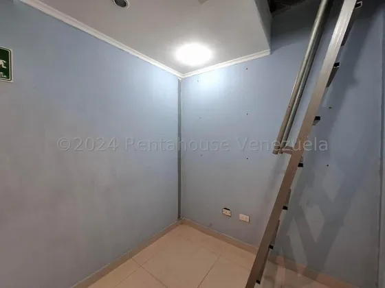 En Venta Local Comercial Ubicado En El Centro Comercial Gran Bazar. Av. Bolívar