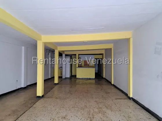 Dennymar, Alquila Sensacional Local Comercial Ubicado En El Centro De Cabudare Con Mucho Potencial Comercial Con Todos Los Servicios Basicos Posee 2 Baños B5a23127                                     