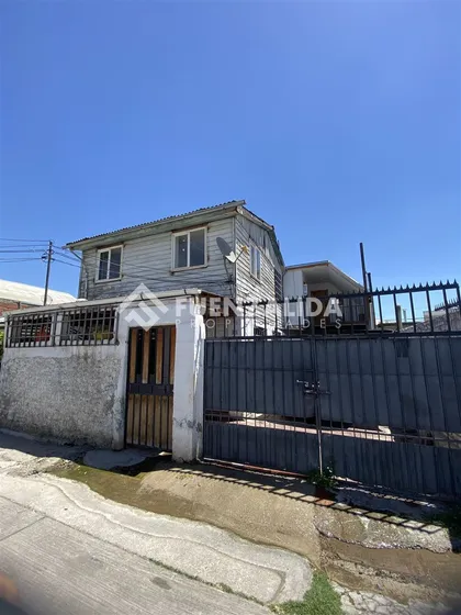 Casa En Venta De 6 Dorm. En Maipú