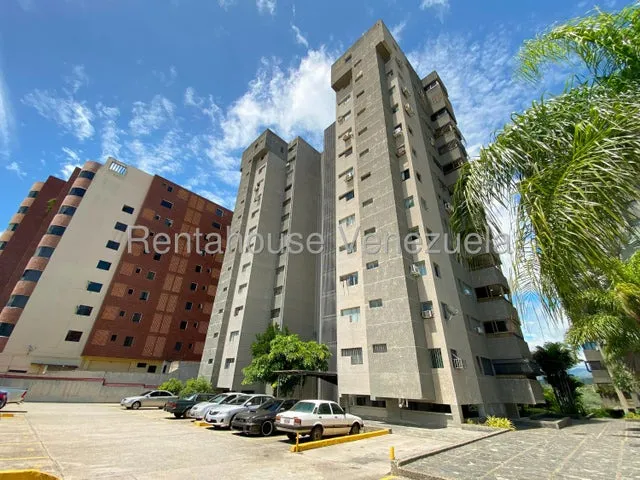 Maritza Lucena Tiene En Venta Amplio Y Cómodo Apartamento Al Este De Barquisimeto. Cerca A Comercios, Hoteles, Hermosa Vista, Conectado A Planta Eléctrica, Vigilancia 24/7, Salón De Fiesta, Parque.