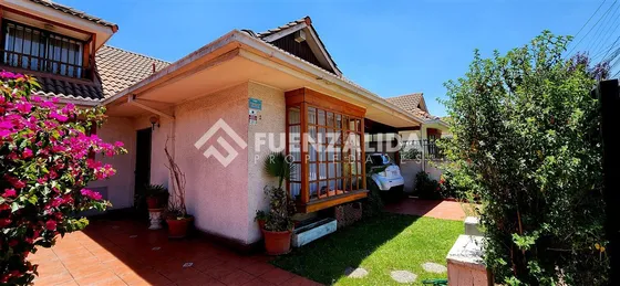 Casa En Venta De 3 Dorm. En Peñalolén