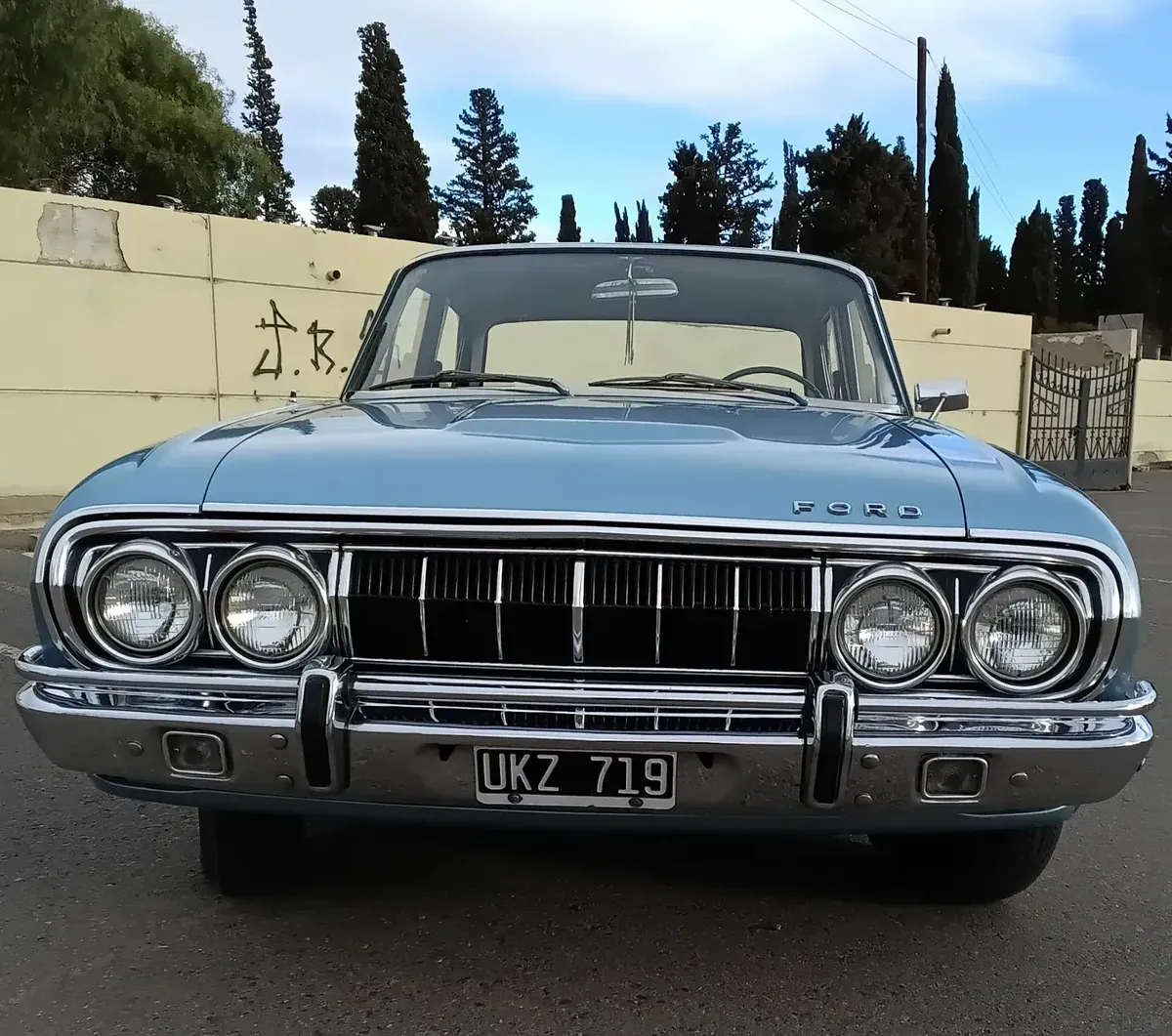Ford Falcon Deluxe