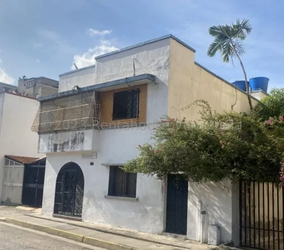 Se Vende Casa En Los Chaguaramos Para Depósito O Negocio 25-19834 Cs
