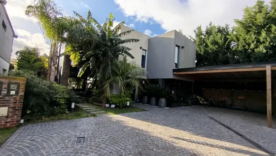 Casa En  Venta 5 Ambientes Barrio Las Brisas 