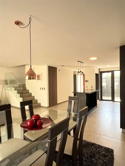 Casa En Venta De 4 Dorm. En Las Condes