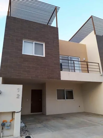 Casa De 3 Plantas En Zibatá Xathe Con Amplias Amenidades