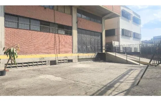 Alquilo Galpón 720m2 La California 8744