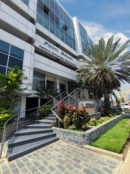 En Alquiler Local Comercial, Oficina Administrativa C.c Y Empresarial Palm Beach