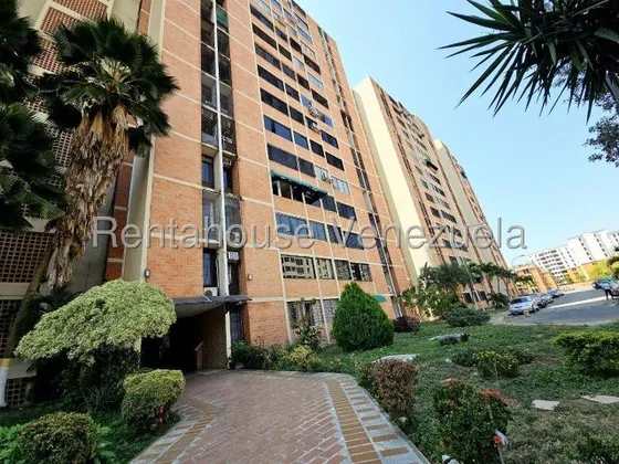 Alquilo Apartamento En Urbanización Bosque Alto, Código 25-18701 Cm Leer Descripción 