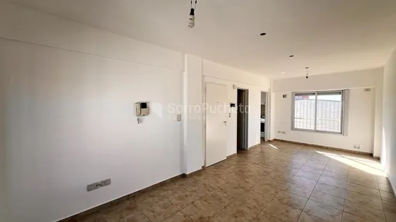 Venta Departamento Semipiso 1 Ambiente En Moron. (2ºa)