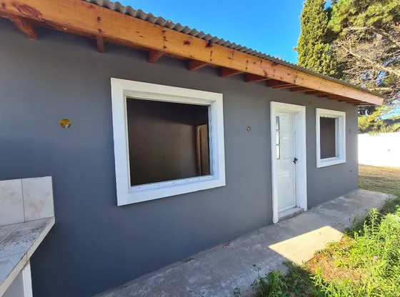Gran Oportunidad En Mar Del Tuyu  Con Financiación . Chalet 3 Ambientes (ph)