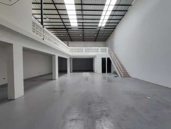 Bodega En Arriendo En Sevilla. Cod A13880