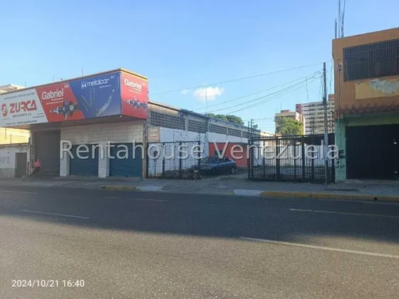 % Raiza Suarez Vende Excelente Terreno En Zona Centro Oeste De Barquisimeto, 2 5 8 1 4 2, Zona Netamente Comercial Ideal Para El Desarrollo De Tu Negocio Visitalo...!                                  