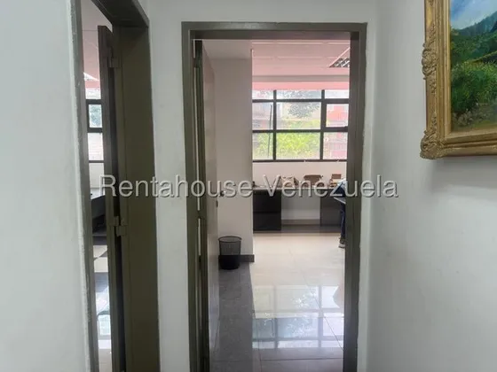 Los Chorros 25-21126 Excelente  Oportunidad  Local Comercial Facil Acceso 