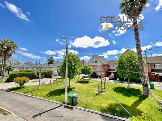 Casa En Venta De 5 Dorm. En Villa Alemana