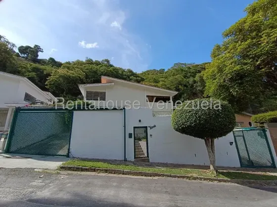 Imponente Casa Multifuncional En Calle Cerrada Con Vigilancia Privada En Santa Marta 26-4831