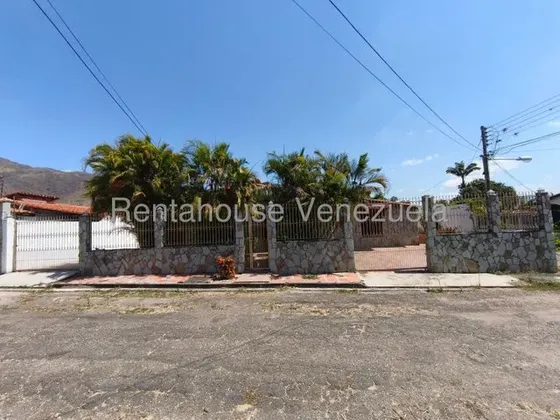 En La Victoria Venta De Hermosa Casa Con Terreno Gbf 26-14414 La Mora Ii