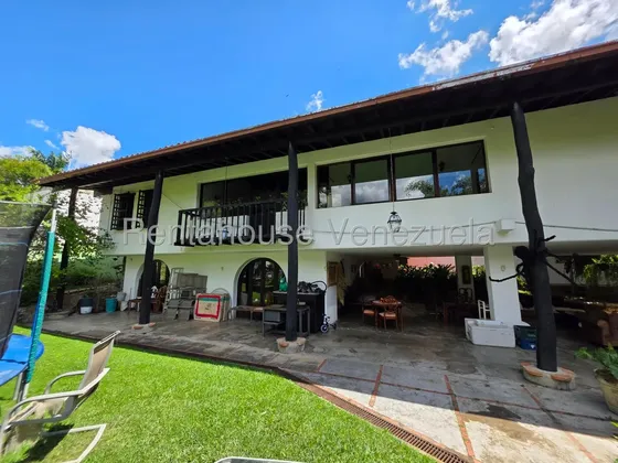 Casa En Venta En Chuao Caracas Calle Cerrada 1200 Metros Terreno
