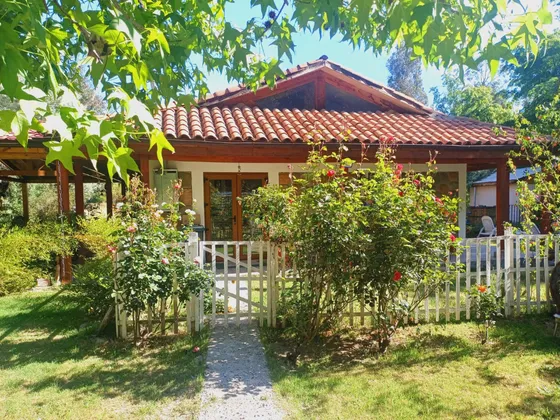 Preciosa Casa Con Amplio Terreno Pirque