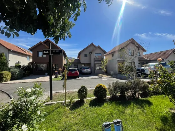 Comoda Casa En Montes De Izarra-cuidad De Los Valles