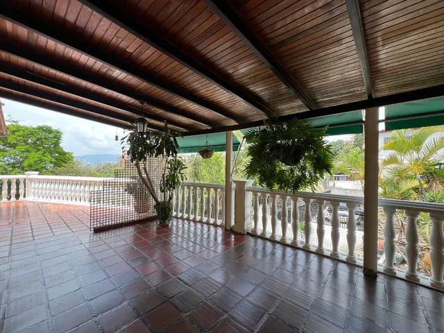 En Venta Casa Esquina En Calle Cerrada, En Colinas De Bello Monte