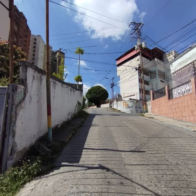 Terreno Con Casa Para Remodelar Los Teques