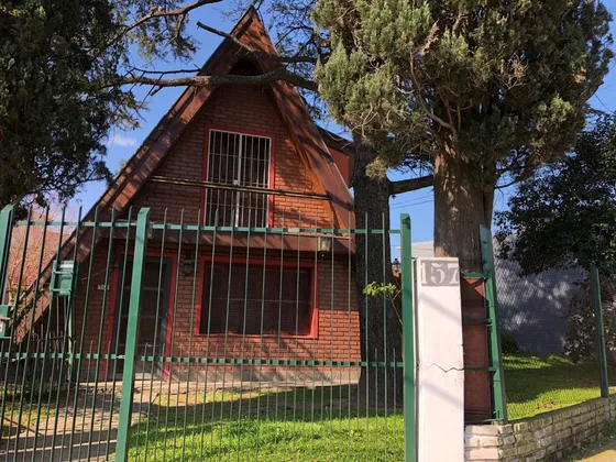 Casa En Venta - 3 Dormitorios 2 Baños - Cochera - 450mts2 - Plátanos, Berazategui