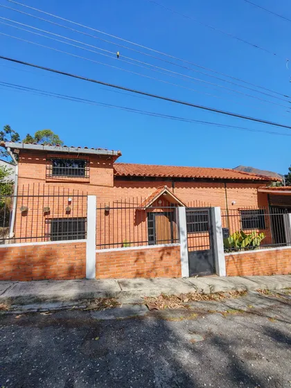Casa En Venta En Urb Altamira Naguanagua Hc
