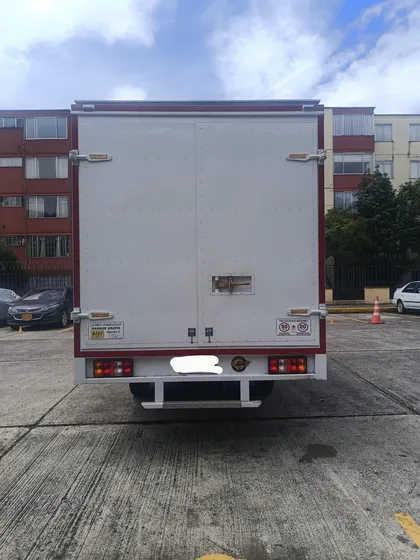 Camión Doble Cabina, Llanta Sencilla, Aire Acondicionado
