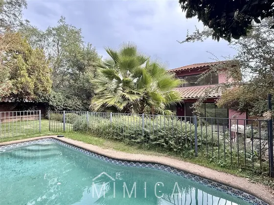 Casa En Venta De 5 Dorm. En Las Condes