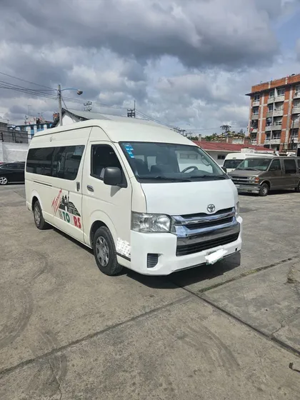 Toyota Hiace 2.7 Bus 15 Pas Mt