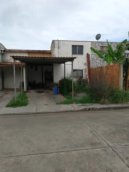 En Venta Townhouse Res. Los Eucaliptos La Honda, Tocuyito G09-14