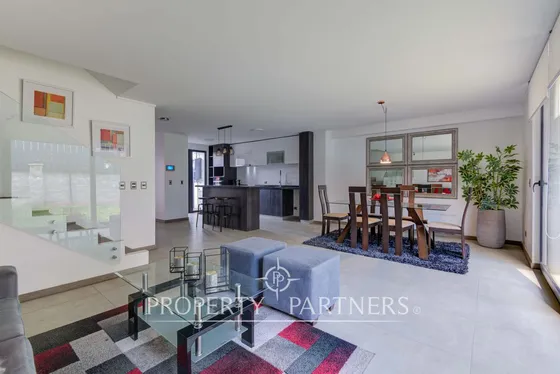 Amplio Townhouse En Excelente Ubicación 4d 3b 2e