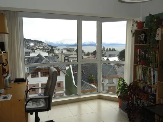 Departamento 3 Dormitorios Céntrico Con Muy Buena Vista Lago