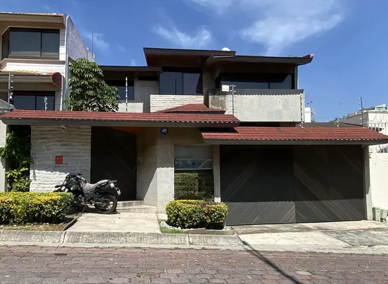 Casa En Venta En Jardines En La Montaña
