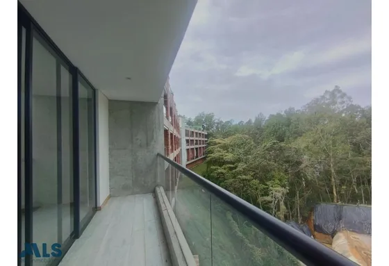 Venta De Apartamento En Edificio Del Retiro(mls#247831)