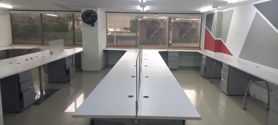 Oficina Amoblada Call Center 80m El Retiro