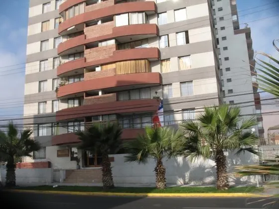 Edificio Puerto Príncipe / Juan Martínez