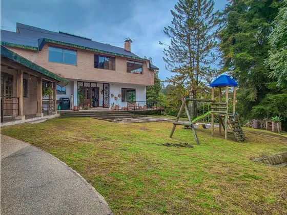 Casa En Venta De 3 Niveles En Bosque De Pinos Bogota