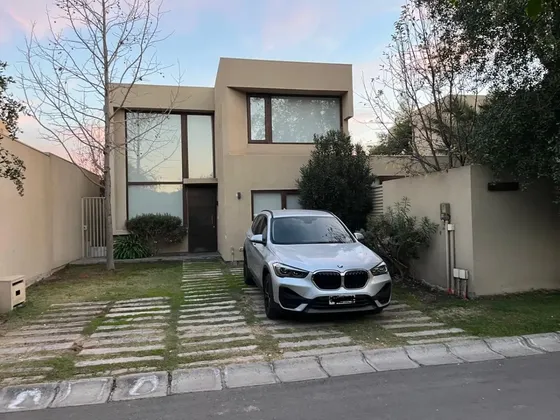 Hermosa Casa En Condominio, Sector Las Brisas De Chicureo